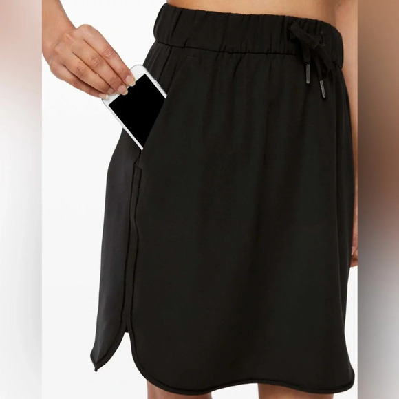 Lululemon sz 6 On The Fly Skirt *Woven Black pockets tie and elastic waist VGUC - Picture 11 of 13